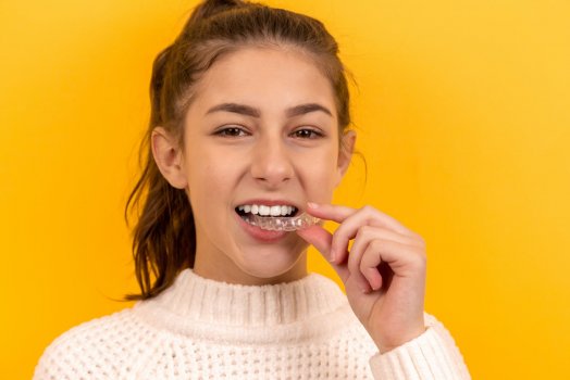 Nakładki prostujące na zęby – dlaczego warto?