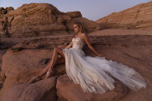 Suknia ślubna syrenka, romantyczna księżniczka i klasyka z nutą retro – zainspiruj się ślubnymi stylizacjami gwiazd z 2022 roku