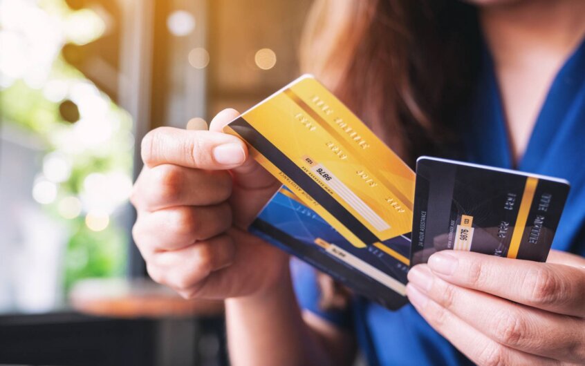 Jak wybrać najlepszą kartę kredytową? Wskazówki dla początkujących użytkowników